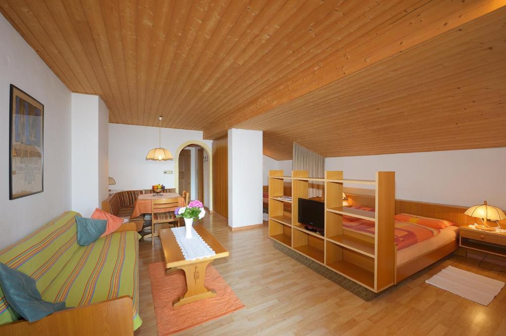 Apparthotel Taufenbrunn Parcines Camera foto